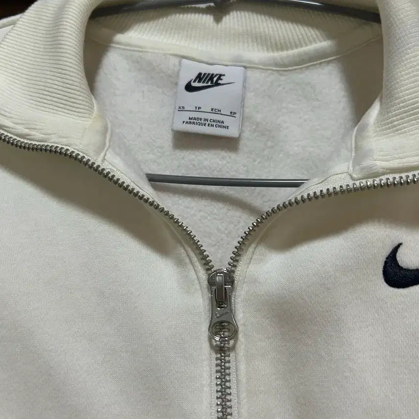 [BUNJANG] Nike White Cropped Half-Zip Sweatshirt XS / 나이키 화이트 하프집업 XS 크롭맨투맨