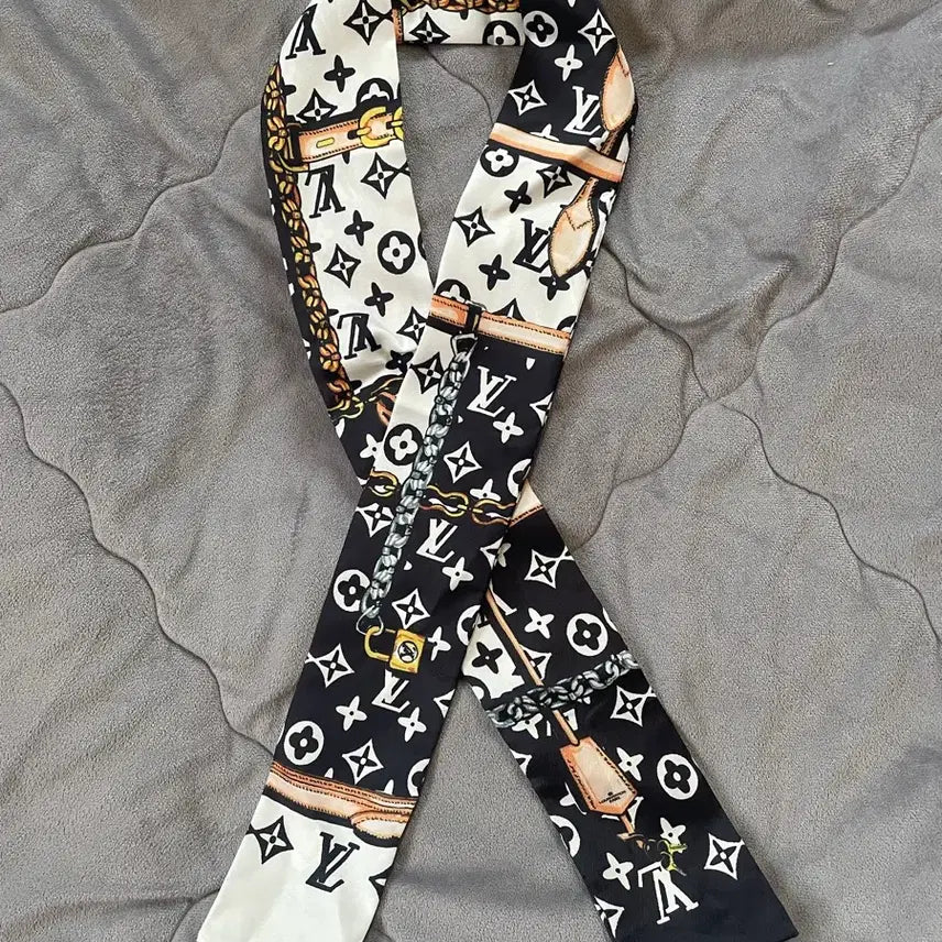 [BUNJANG] Louis Vuitton Monogram Confidential Bandana Scarf / 루이비통 모노그램 컨피덴셜 방도