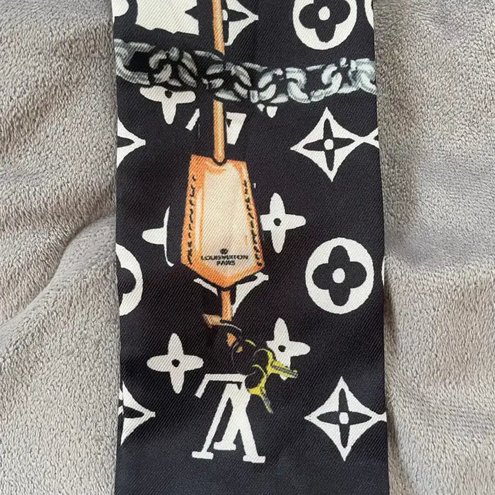 [BUNJANG] Louis Vuitton Monogram Confidential Bandana Scarf / 루이비통 모노그램 컨피덴셜 방도