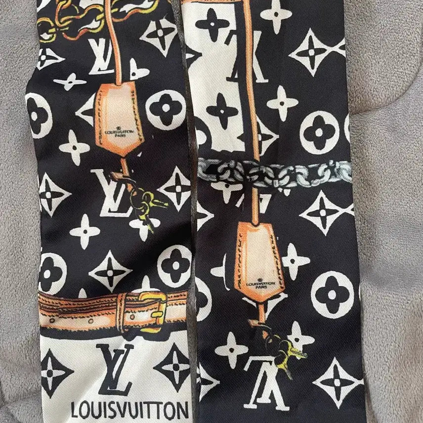 [BUNJANG] Louis Vuitton Monogram Confidential Bandana Scarf / 루이비통 모노그램 컨피덴셜 방도