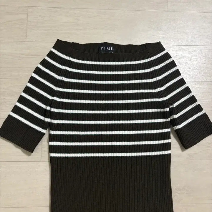 [BUNJANG] TIME Boat Neck Striped Knit (Free Size) / 타임 보트넥 스트라이프 쫀쫀 니트 새거 (프리)