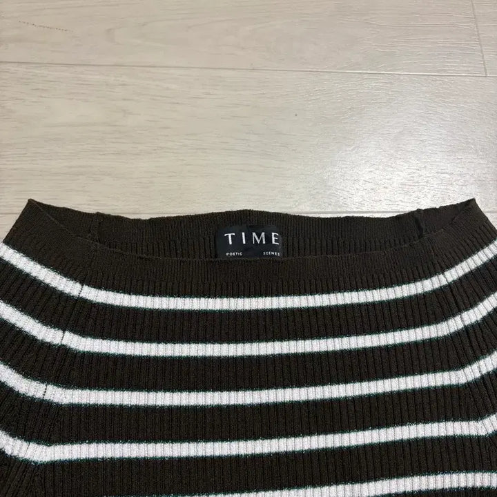 [BUNJANG] TIME Boat Neck Striped Knit (Free Size) / 타임 보트넥 스트라이프 쫀쫀 니트 새거 (프리)