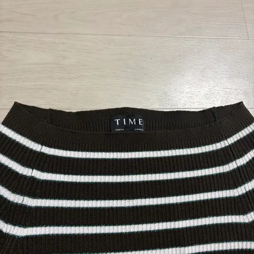 [BUNJANG] TIME Boat Neck Striped Knit (Free Size) / 타임 보트넥 스트라이프 쫀쫀 니트 새거 (프리)