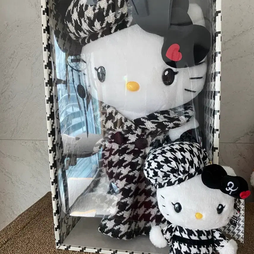 [BUNJANG] Hello Kitty Houndstooth Pattern Plush Doll / 헬로키티 하운드투스 인형