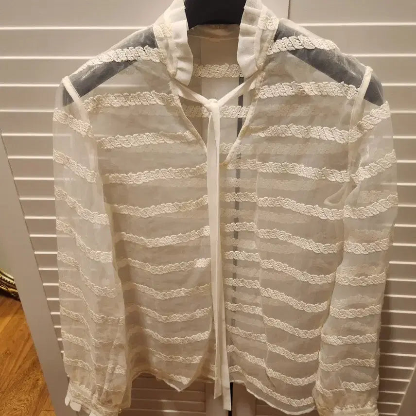 [BUNJANG] Sisley Lace Blouse / 시슬리 블라우스