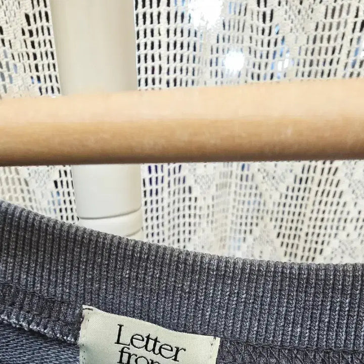 [BUNJANG] Letter from Moon Pigment Off-Shoulder Sweatshirt / 레터프롬문 Letter from moon 오프숄더 맨투맨 피그먼트