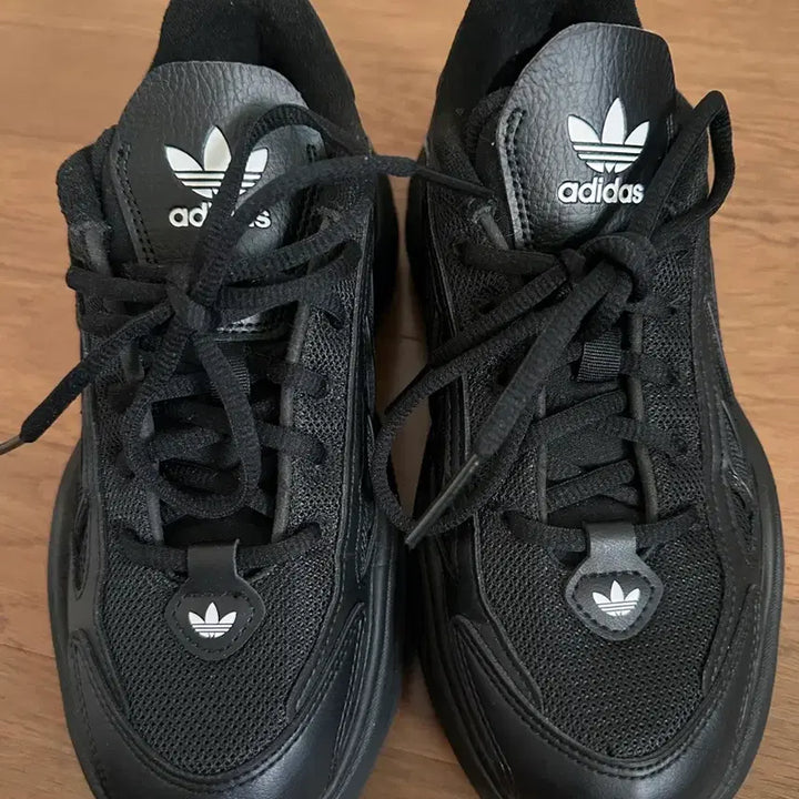 [BUNJANG] Adidas Ozgaia Triple Black Sneakers / 아디다스 오즈가이아 트리플블랙 245 JQ4110