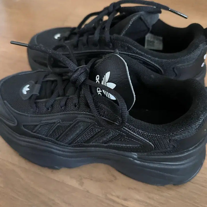 [BUNJANG] Adidas Ozgaia Triple Black Sneakers / 아디다스 오즈가이아 트리플블랙 245 JQ4110