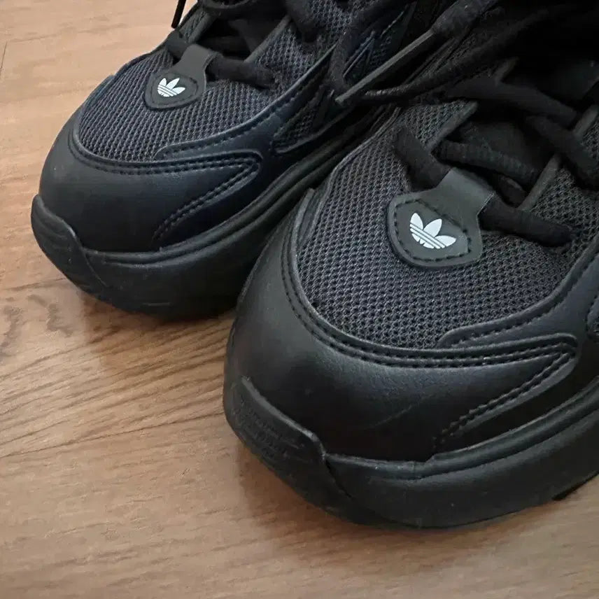 [BUNJANG] Adidas Ozgaia Triple Black Sneakers / 아디다스 오즈가이아 트리플블랙 245 JQ4110