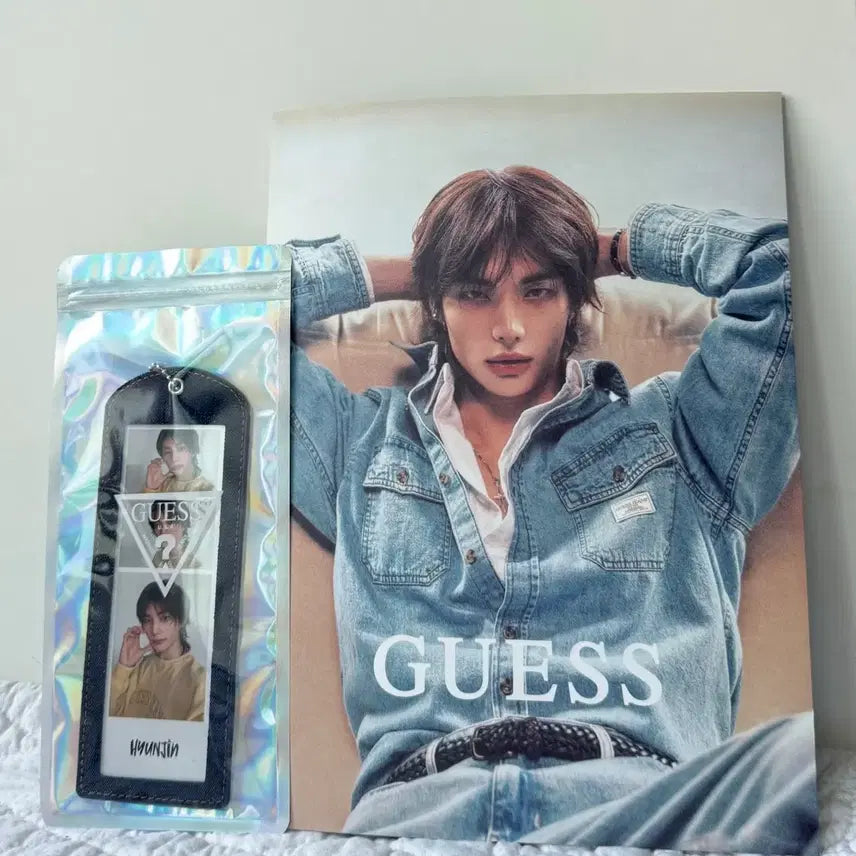 [SOLD OUT] 게스 현진 데님 키링&amp;룩북 일괄