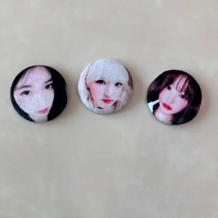 [BUNJANG] IVE (Iseo, Liz, Wonyoung) 3-Piece Soft Pin Badge Set / 아이브 이서 리즈 원영 말랑핀뱃지 3종 세트