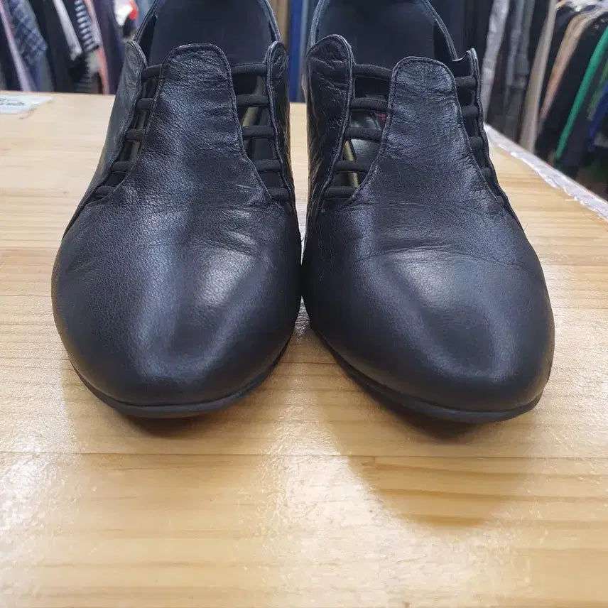 [BUNJANG] Lee Dong-woo Collection Leather Gold Point Pumps (240) / [전체 가죽] 이동우 컬렉션 골드 포인트 펌프스 (240) - 착화감예술