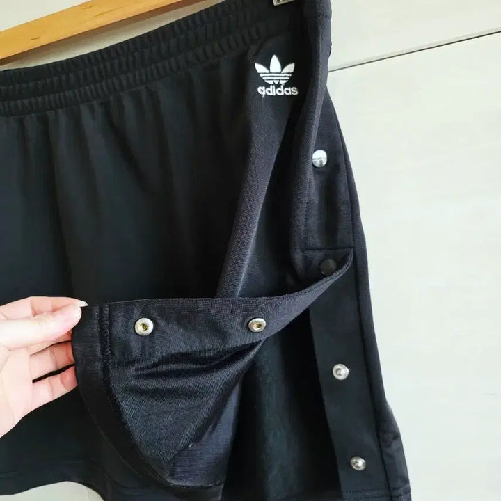 [BUNJANG] Adidas Black Button Snap Mini Skirt (S) / 아디다스 블랙 버튼 스냅 스커트 S