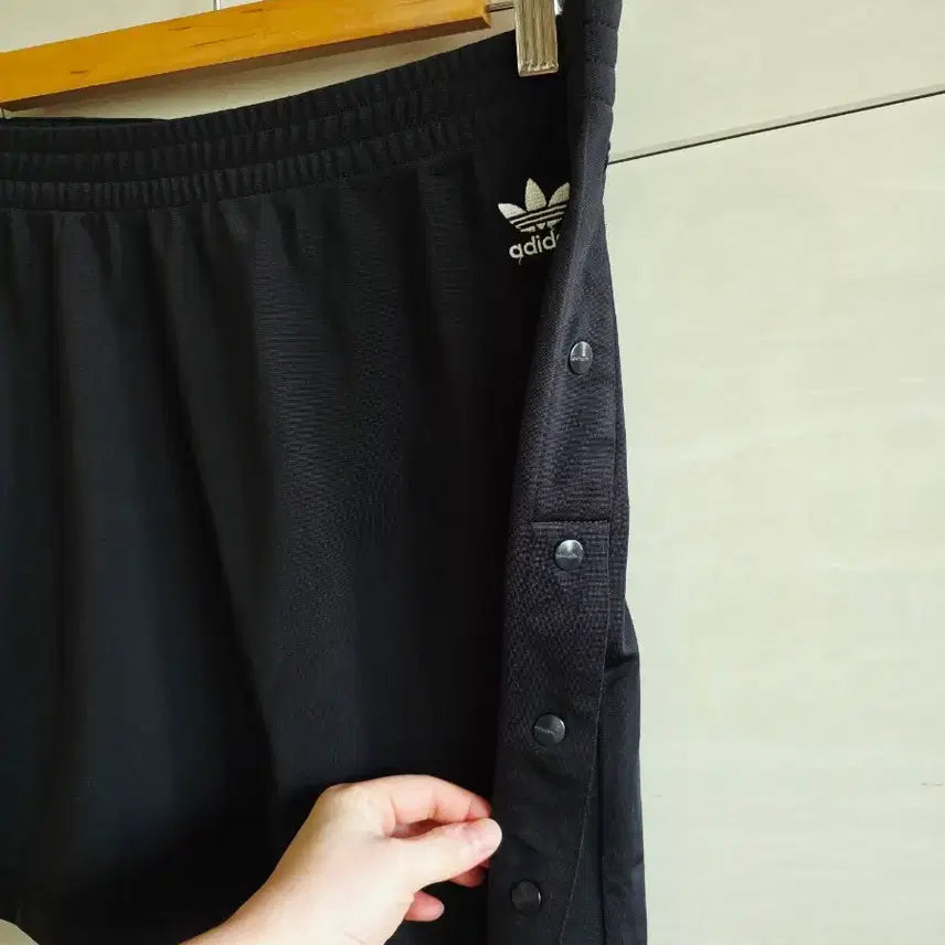 [BUNJANG] Adidas Black Button Snap Mini Skirt (S) / 아디다스 블랙 버튼 스냅 스커트 S