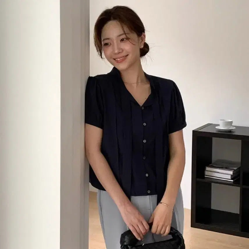 [BUNJANG] Ganaesra Muse Crop Blouse Navy / 가내스라 뮤즈 크롭 블라우스