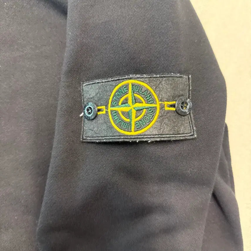 [BUNJANG] Stone Island Classic Badge Sweatshirt Black S / [정품/상태최상] 스톤아일랜드 클래식 와펜 맨투맨 블랙 S