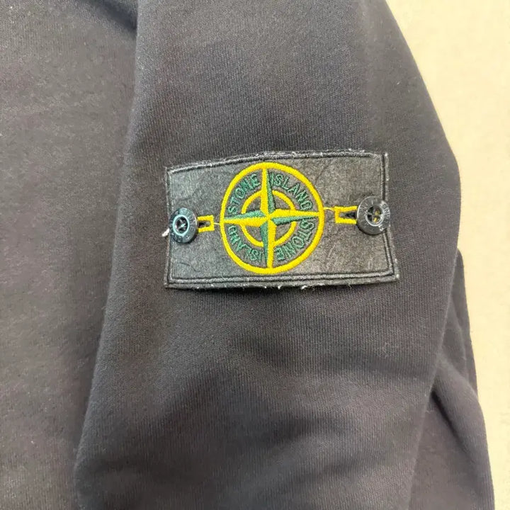 [BUNJANG] Stone Island Classic Badge Sweatshirt Black S / [정품/상태최상] 스톤아일랜드 클래식 와펜 맨투맨 블랙 S