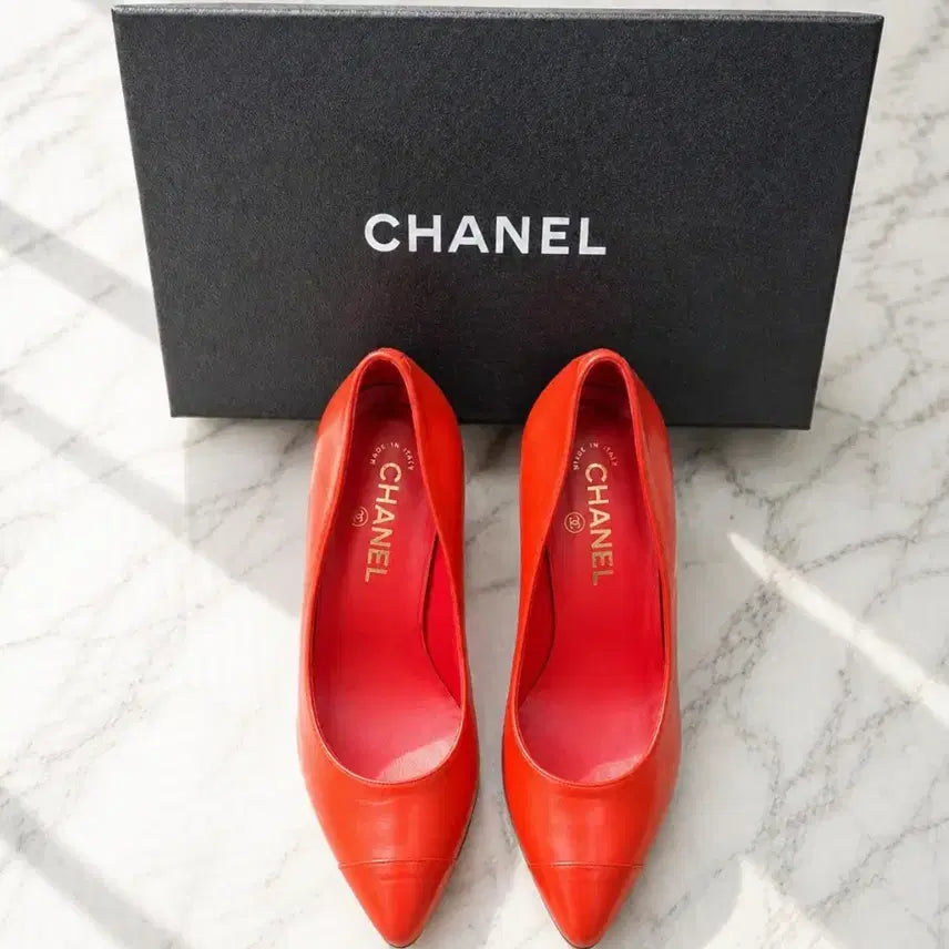 [BUNJANG] Chanel CC Logo Coral Red Patent Leather Pumps Heels Size 37C (240mm) / (정품) 샤넬 CC 로고 힐 펌프스  / 비브람  / 거의 새거라 보셔도