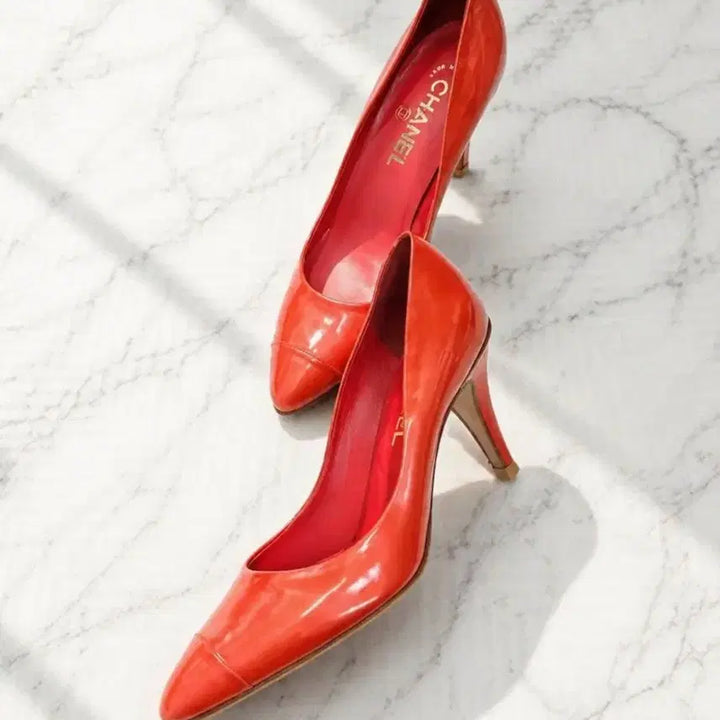[BUNJANG] Chanel CC Logo Coral Red Patent Leather Pumps Heels Size 37C (240mm) / (정품) 샤넬 CC 로고 힐 펌프스  / 비브람  / 거의 새거라 보셔도