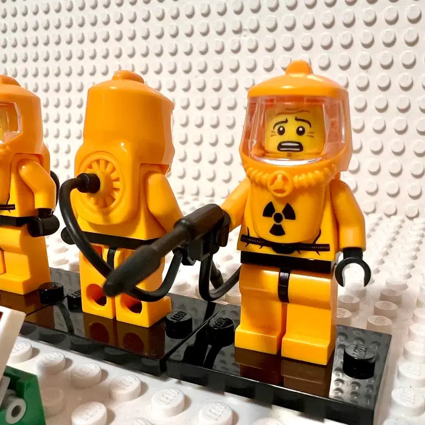 [BUNJANG] LEGO Minifigures Series 4 Hazmat Guy (2011) / 레고 <미니피규어 시리즈 4> 방사능 처리 요원