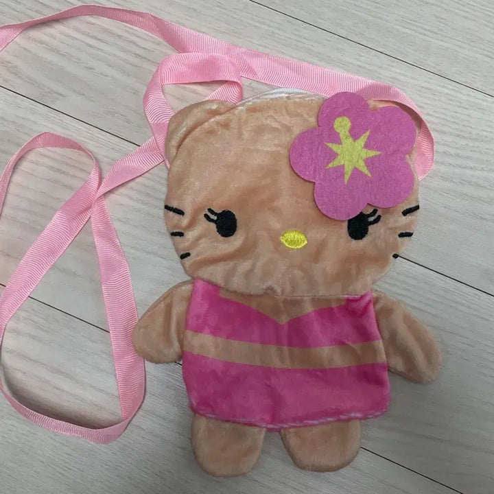 [BUNJANG] Hello Kitty Tanning Pouch Crossbody Bag / 태닝키티 파우치 크로스백 가방 미사용