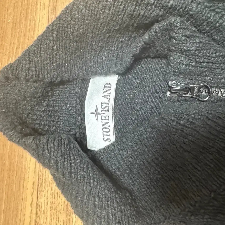 [BUNJANG] Stone Island 24SS Black Knit Zip-Up Cardigan / 24ss 스톤아일랜드 블랙 니트 집업 가디건