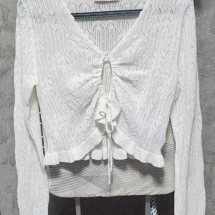 [BUNJANG] 8 Seconds White Punching Crop Cardigan / 8세컨즈 화이트 펀칭 크롭 가디건