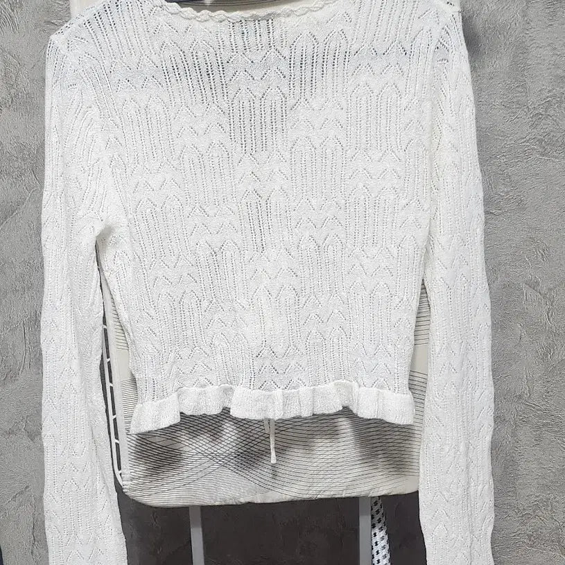 [BUNJANG] 8 Seconds White Punching Crop Cardigan / 8세컨즈 화이트 펀칭 크롭 가디건