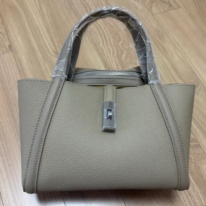 [BUNJANG] JISELLE Anuén Buckle Point Bag / 지젤 아누엔 버클 포인트백
