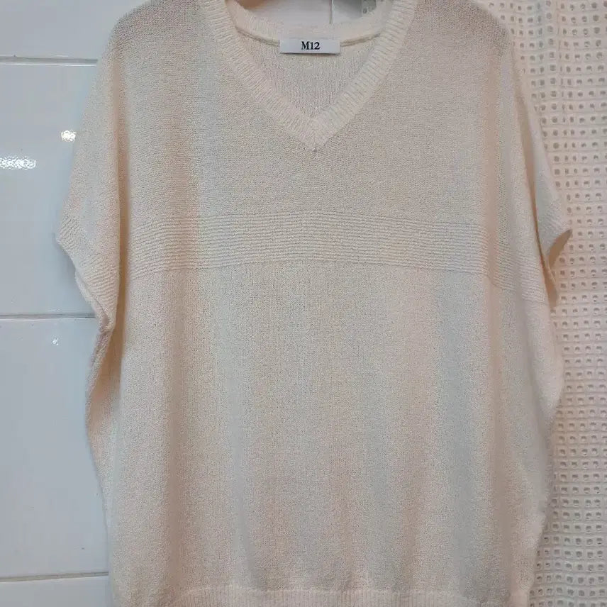 [BUNJANG] Ivory V-Neck Short-Sleeve Knit (Size 77) / M12 브이넥 반팔 니트 아이보리 77