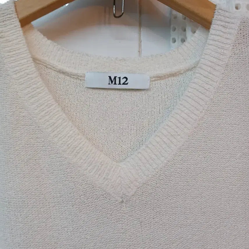 [BUNJANG] Ivory V-Neck Short-Sleeve Knit (Size 77) / M12 브이넥 반팔 니트 아이보리 77