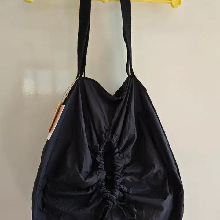 [BUNJANG] Monochrome Drawstring Shoulder Bag / 모노크롬 드로스트링 숄더백(무배)