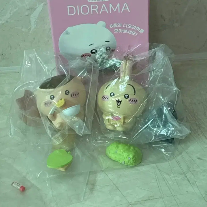 [BUNJANG] Nijisanji KuriManju &amp; Usagi Diorama Acrylic Stand / 먼작귀 디오라마 쿠리만쥬+우사기