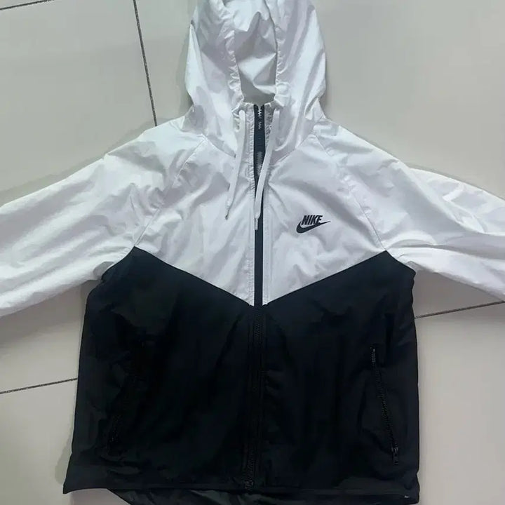 [BUNJANG] Nike Hooded Windbreaker Jacket White/Black / 나이키 바람막이 화이트/블랙 후드집업