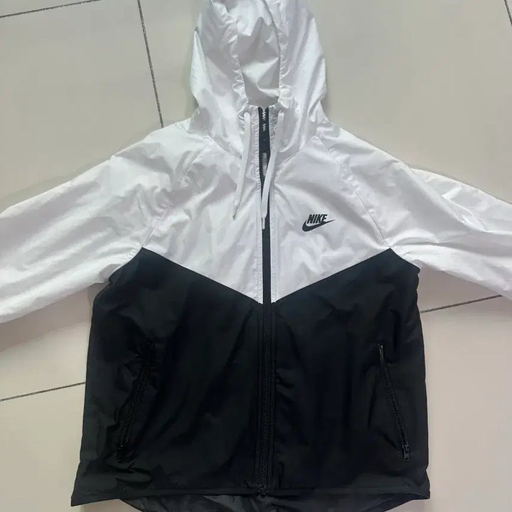 [BUNJANG] Nike Hooded Windbreaker Jacket White/Black / 나이키 바람막이 화이트/블랙 후드집업