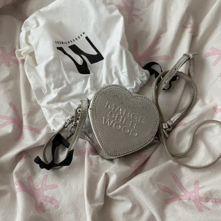 [BUNJANG] Magishood Silver Heart Bag / 마지셔우드 하트백 실버
