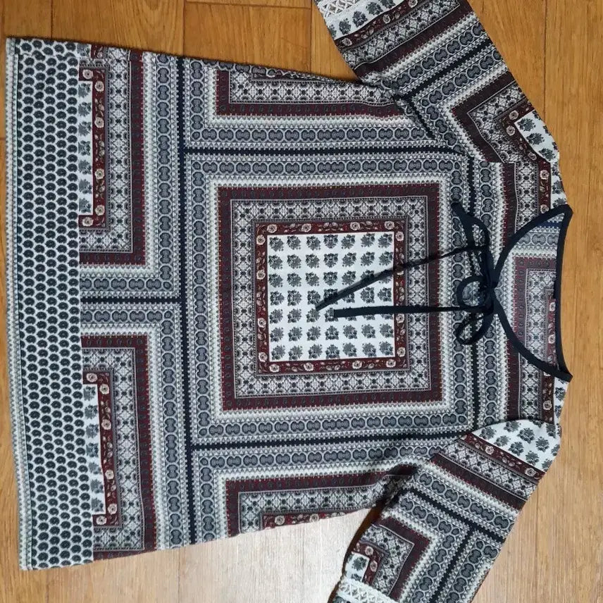 [BUNJANG] Ethnic Half-Sleeve Blouse / 에스닉 칠부 블라우스(루즈핏)