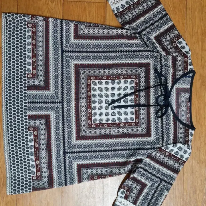 [BUNJANG] Ethnic Half-Sleeve Blouse / 에스닉 칠부 블라우스(루즈핏)