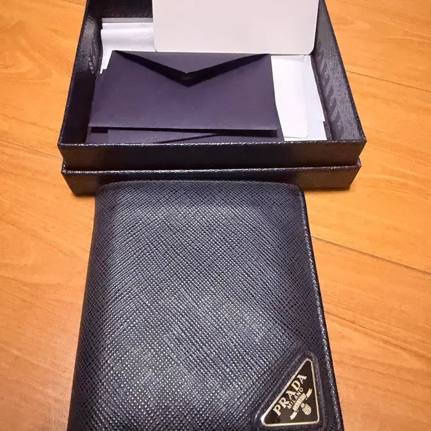 [BUNJANG] Prada Saffiano Bi-Fold Wallet Full Box / (정품)프라다 사피아노 미니  반지갑 풀박스