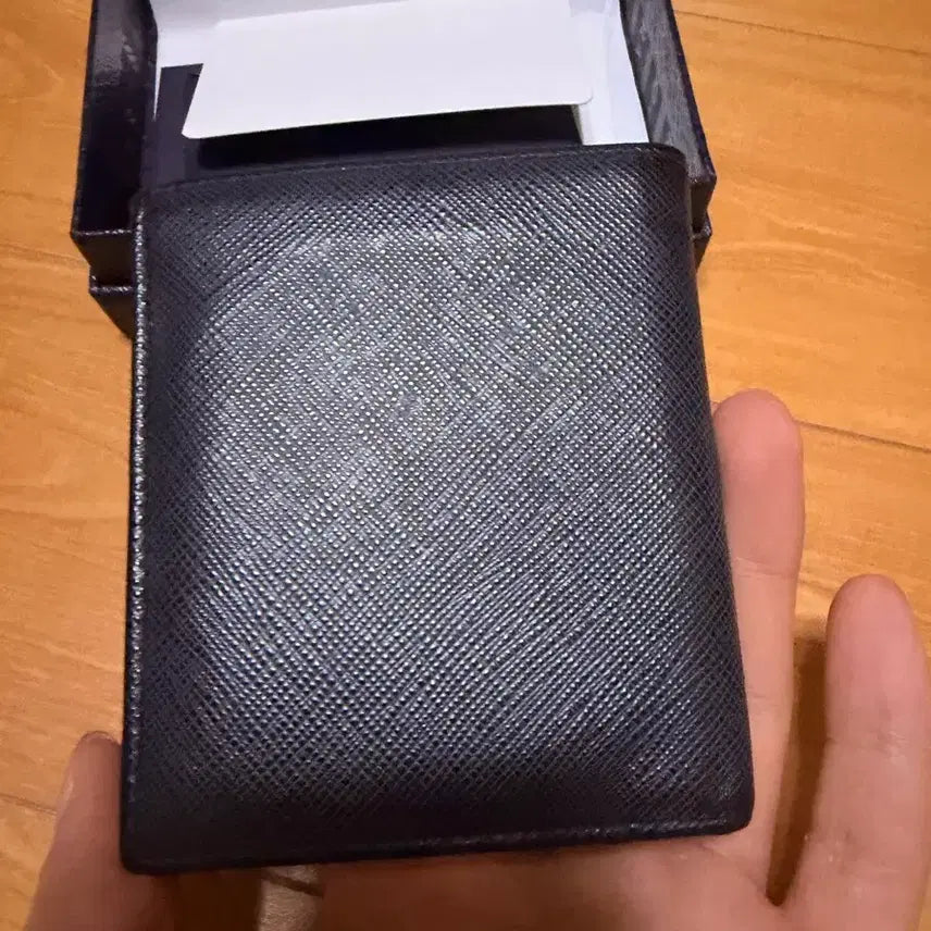 [BUNJANG] Prada Saffiano Bi-Fold Wallet Full Box / (정품)프라다 사피아노 미니  반지갑 풀박스