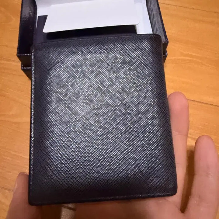 [BUNJANG] Prada Saffiano Bi-Fold Wallet Full Box / (정품)프라다 사피아노 미니  반지갑 풀박스