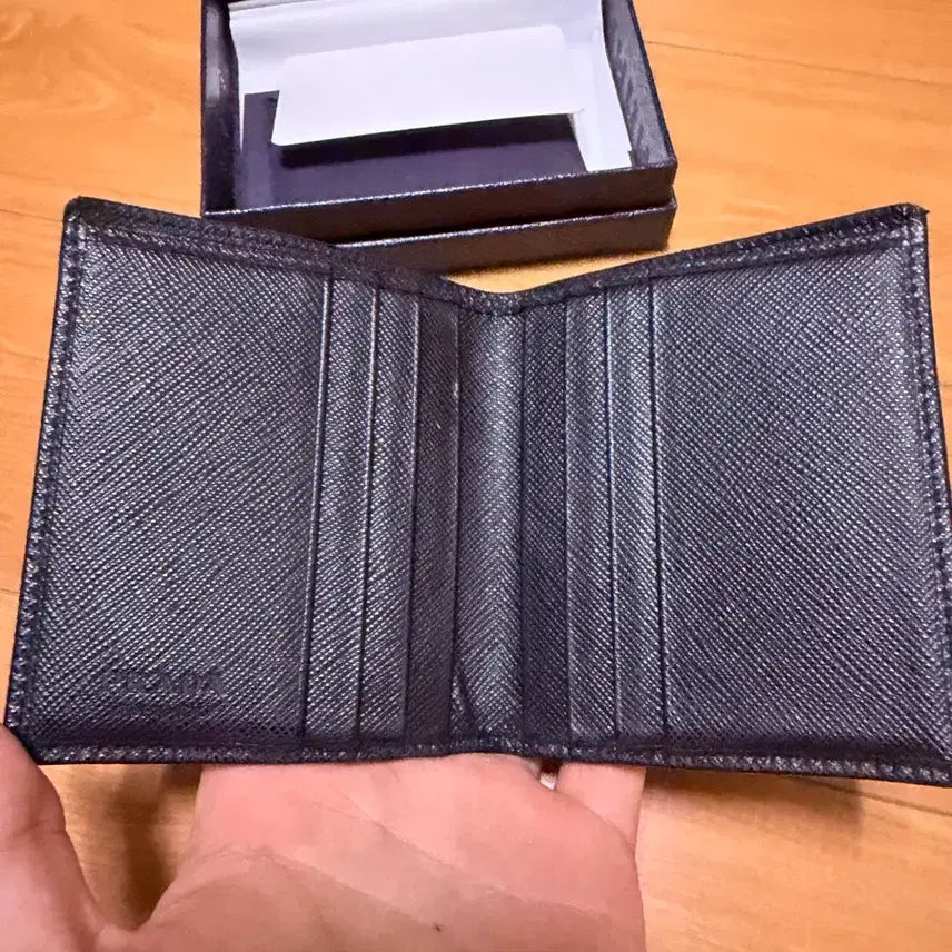[BUNJANG] Prada Saffiano Bi-Fold Wallet Full Box / (정품)프라다 사피아노 미니  반지갑 풀박스