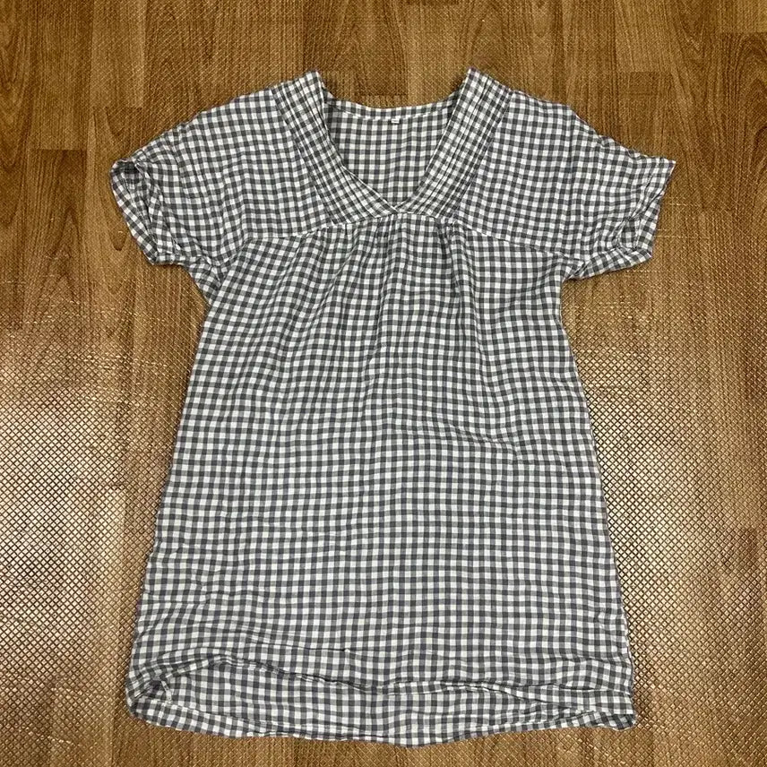 [BUNJANG] Vintage Check V-Neck Short Sleeve Blouse / 빈티지 체크 브이넥 반팔 블라우스