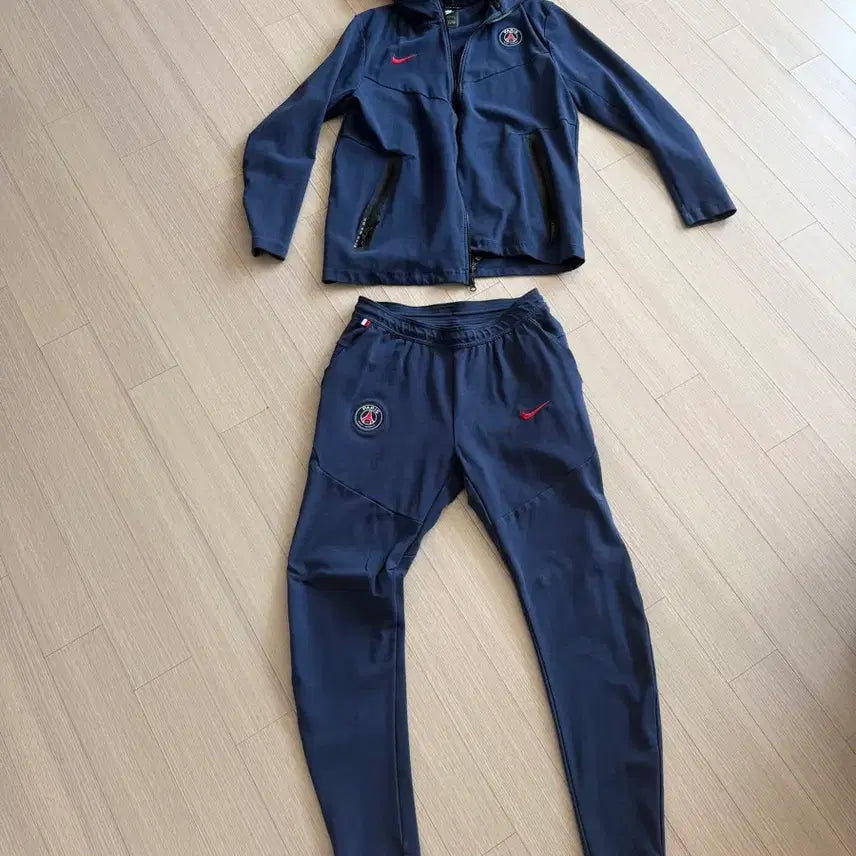[BUNJANG] Nike Paris Saint-Germain Tech Fleece Top &amp; Bottom Set / 나이키 파리생제르망 테크플리스 상하의 세트