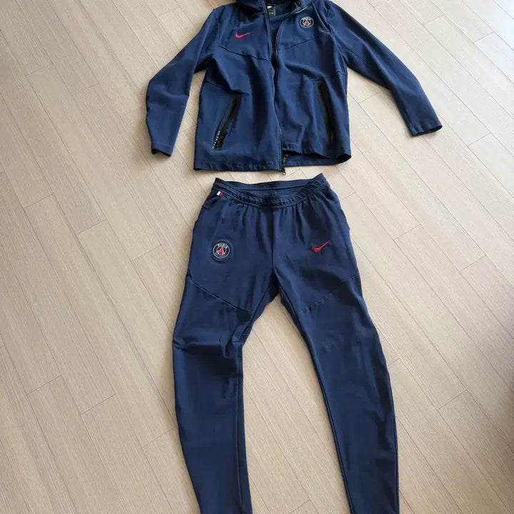 [BUNJANG] Nike Paris Saint-Germain Tech Fleece Top &amp; Bottom Set / 나이키 파리생제르망 테크플리스 상하의 세트