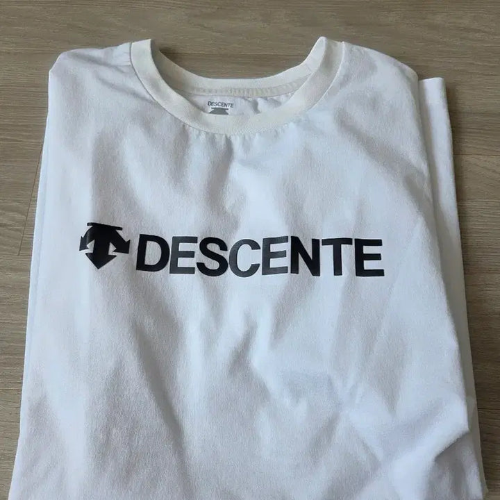 [BUNJANG] Descente White Short Sleeve T-Shirt Logo Tee / 데상트 흰색 반팔 티셔츠 로고티