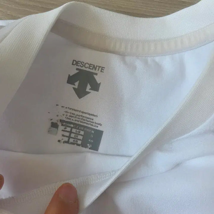 [BUNJANG] Descente White Short Sleeve T-Shirt Logo Tee / 데상트 흰색 반팔 티셔츠 로고티