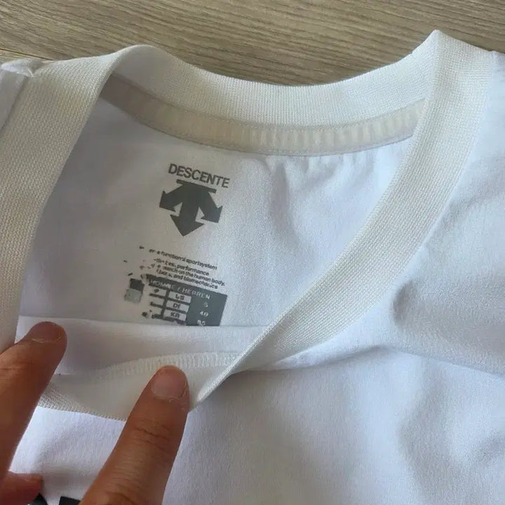 [BUNJANG] Descente White Short Sleeve T-Shirt Logo Tee / 데상트 흰색 반팔 티셔츠 로고티