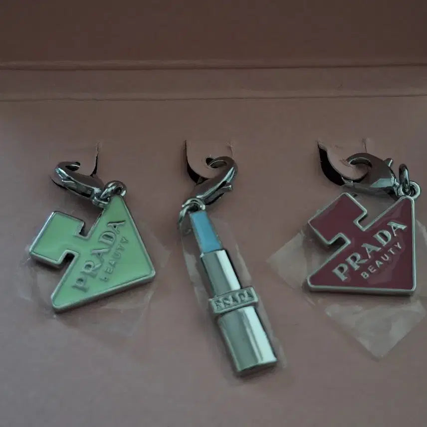 [BUNJANG] Prada Beauty Charm Keychain Set (3 pcs) / 프라다 뷰티 참 키링 (3개) 정품