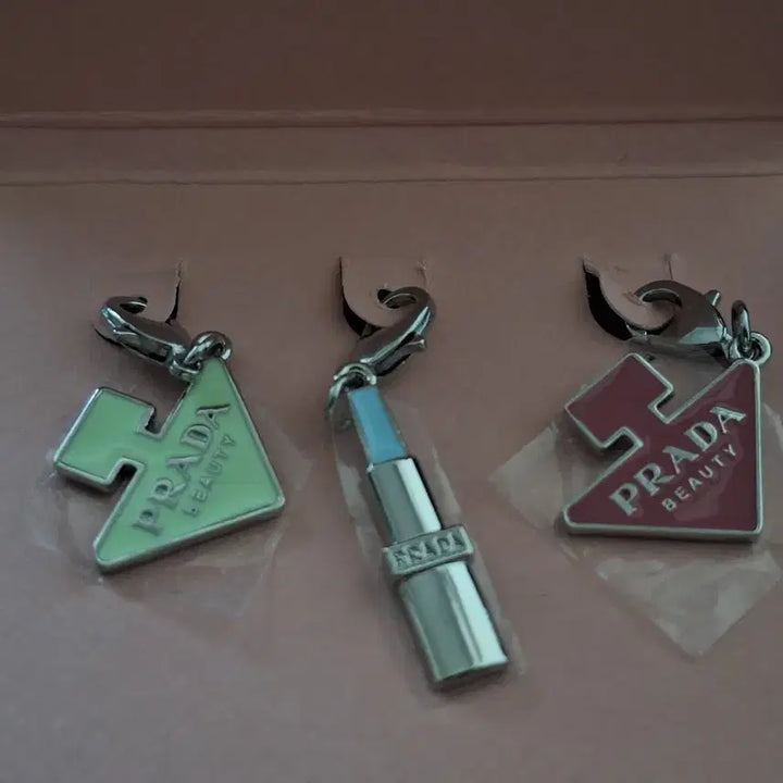 [BUNJANG] Prada Beauty Charm Keychain Set (3 pcs) / 프라다 뷰티 참 키링 (3개) 정품